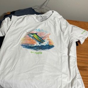 Women’s Columbia fishing tee